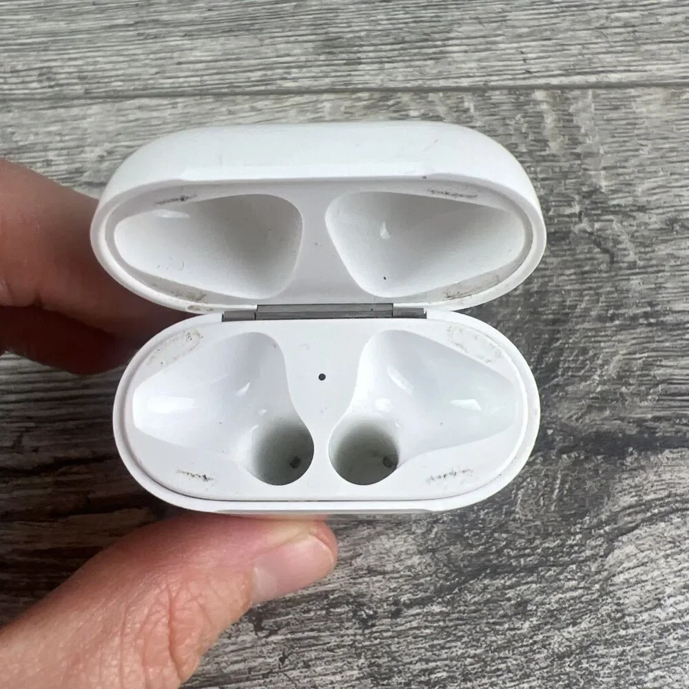 Genuine Apple AirPods 1st and 2nd Gen Replacement Charging Case - A1602